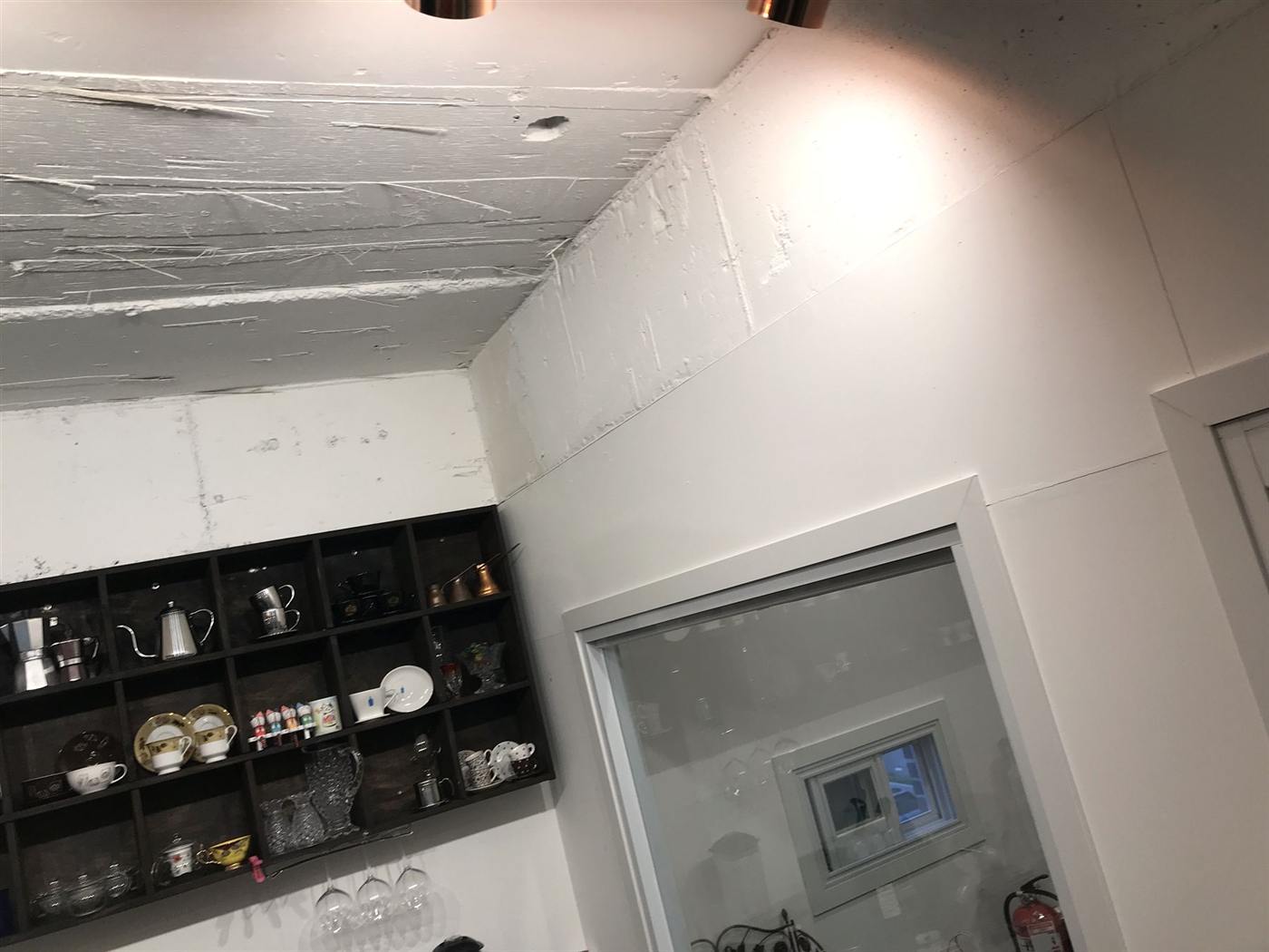 카페 천장 도장 마감